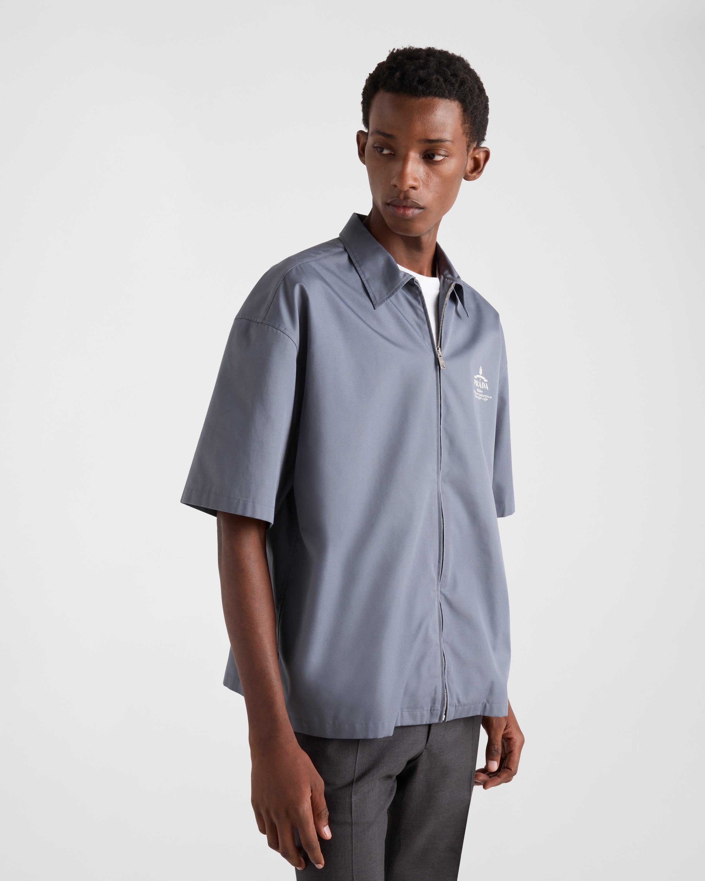 【品格を引き立てる】PRADA テクニカルコットンTシャツ 半袖 ブルー 半袖 テクニカルコットン シャツ | PRADA