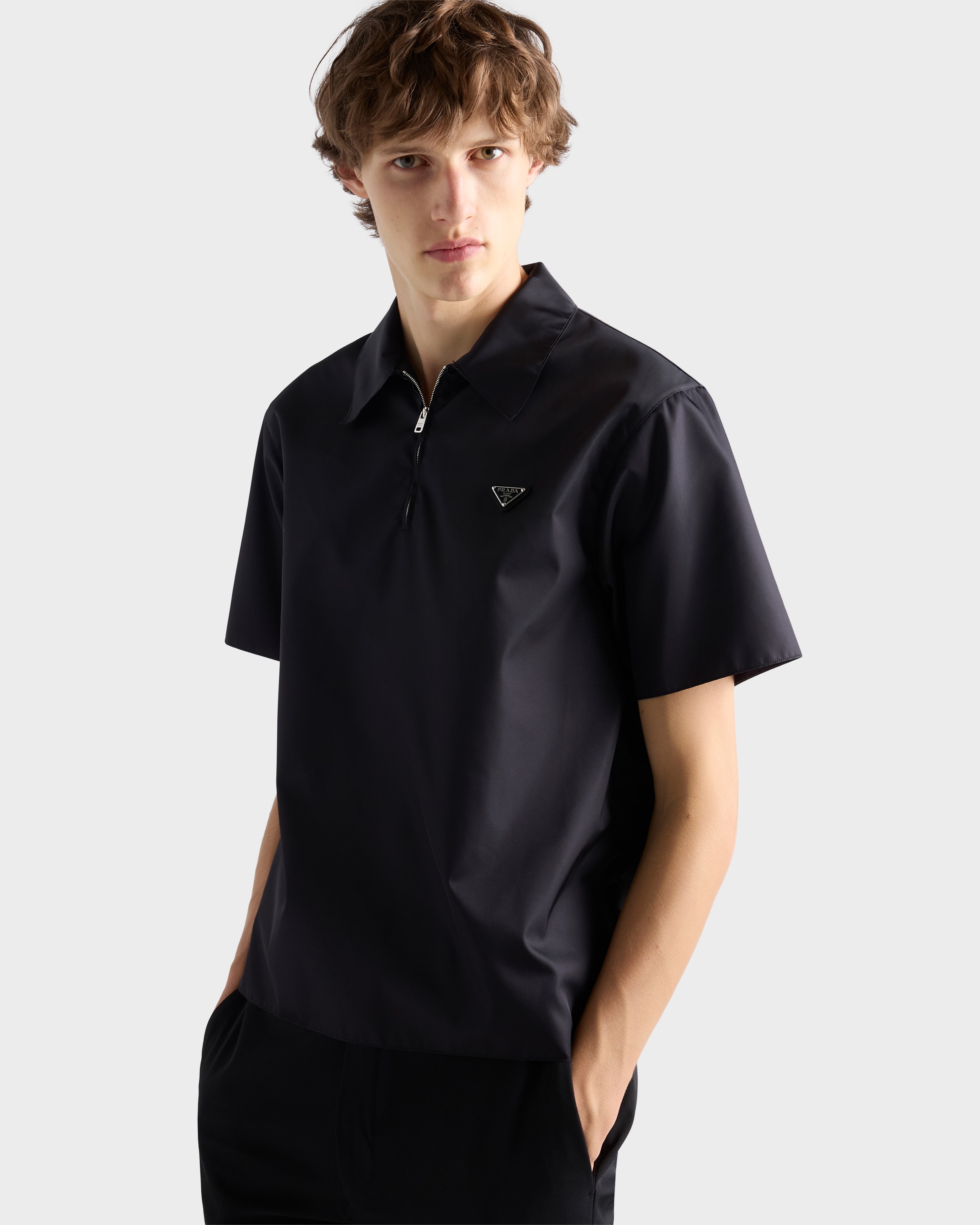 ブラック 半袖 Re-nylon シャツ | PRADA - 日本