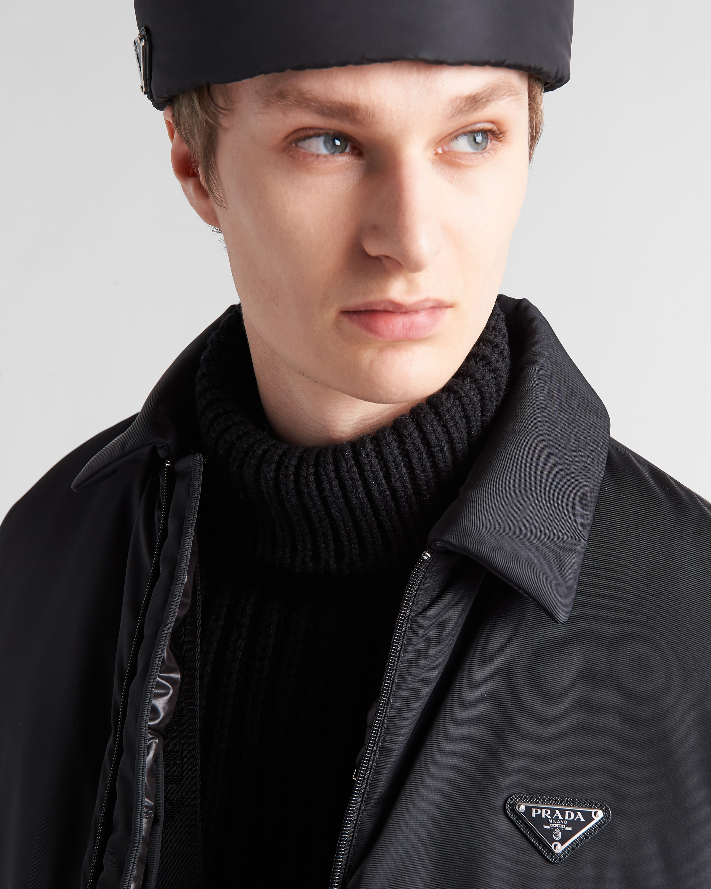 ブラック Re-nylon クロップド ダウンジャケット | PRADA ブラック Re-nylon クロップド ダウンジャケット | PRADA