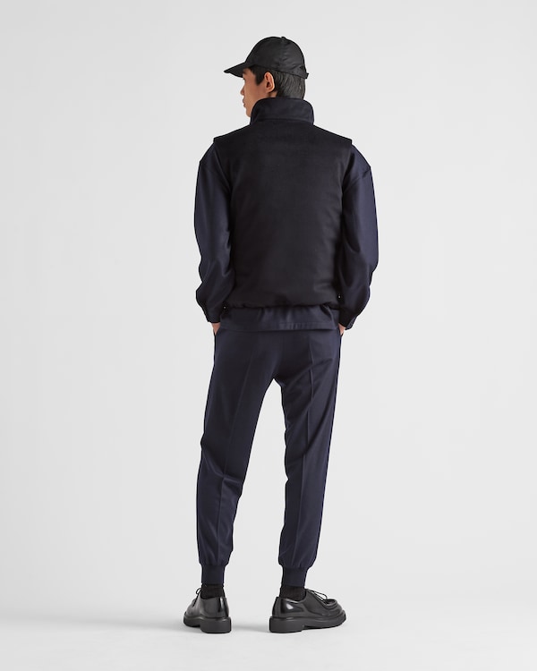 Gilet matelassé sans manches en cachemire Gilet matelassé sans manches en cachemire