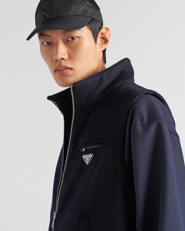 Gilet matelassé sans manches en cachemire Gilet matelassé sans manches en cachemire