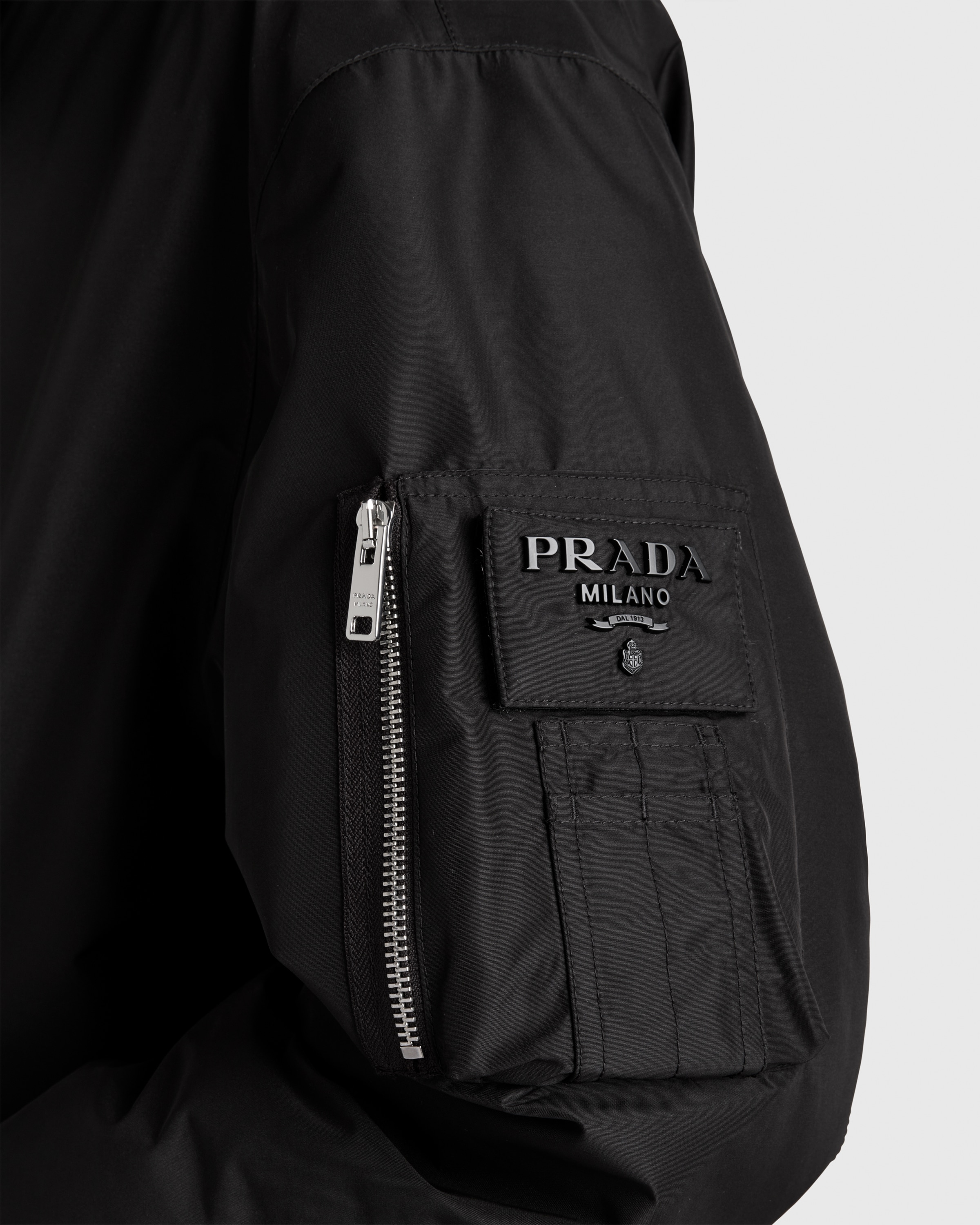 PRADA DAUNENMANTEL AUS FUNKTIONSGEWEBE