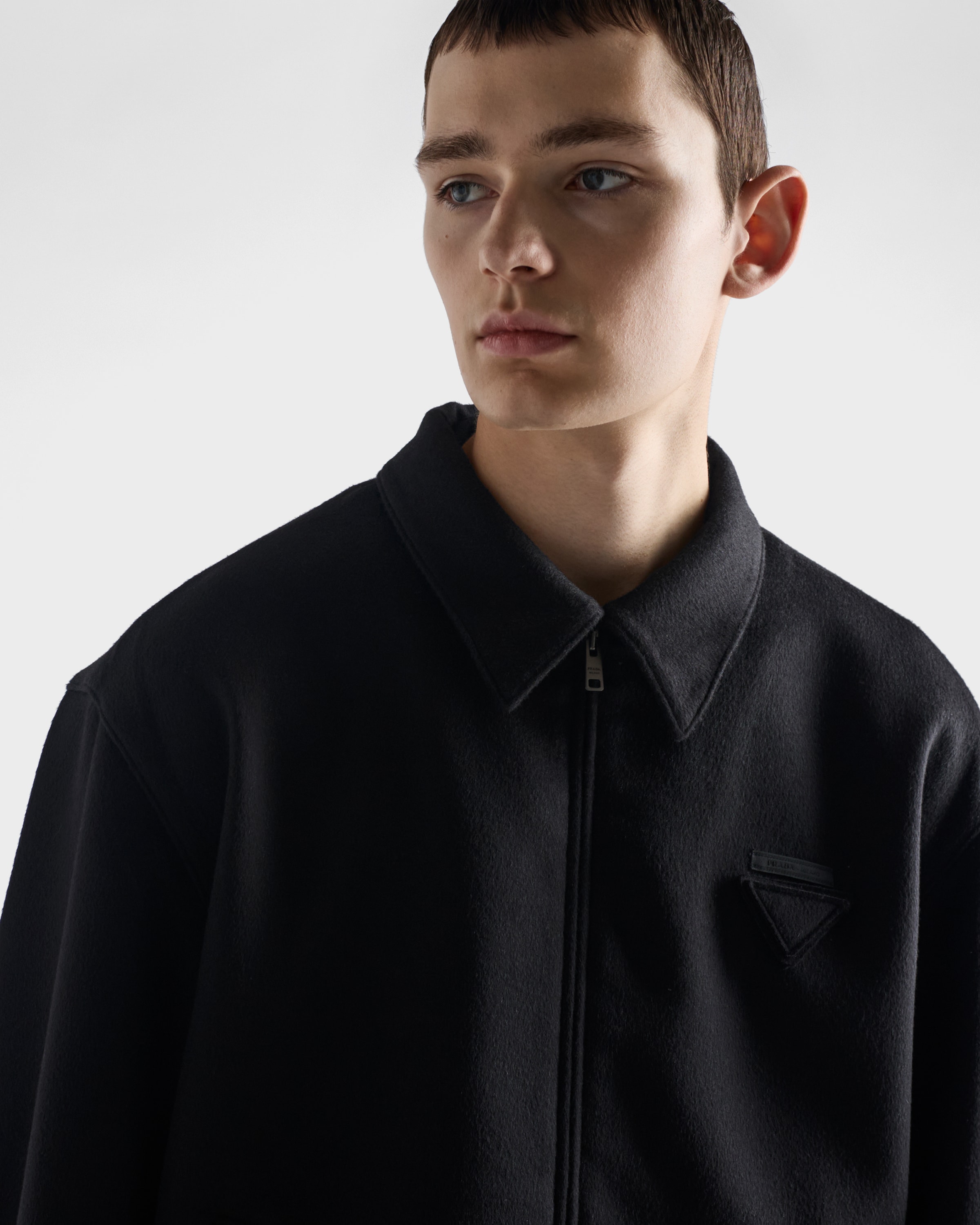 prada ジップアップ ヴァージンウール ブラック ブルゾン ジップアップ ブルゾン ナイロン ウール ブラック フード付き