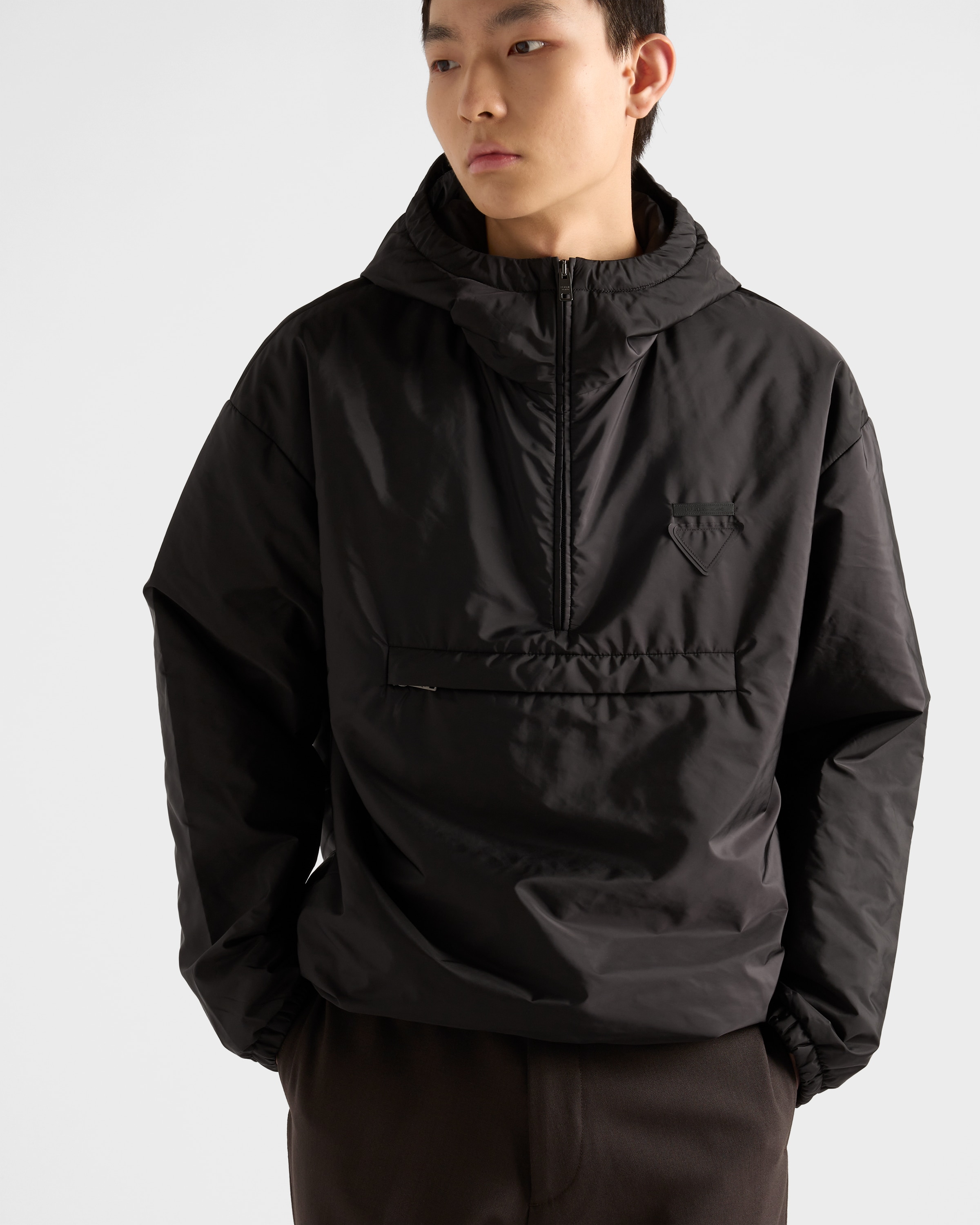 【希少】 PRADA re-nylon ロゴ入り 長袖 ジャケット ブラック ブラック Re-Nylon クロップド ダウンジャケット | PRADA
