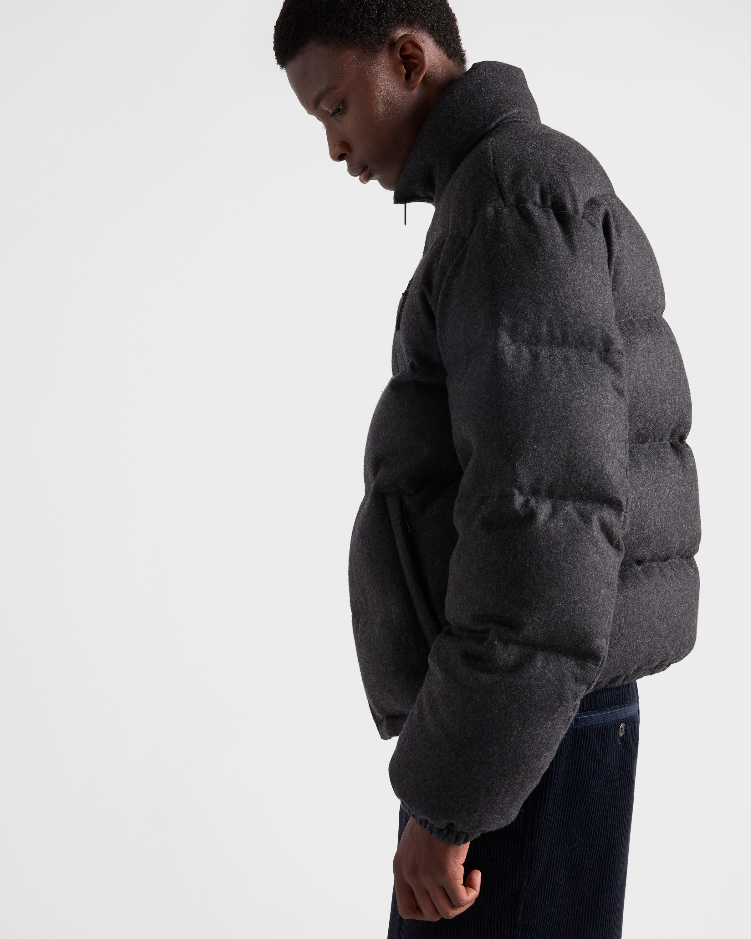 ダークグレー ミディアムウェイト カシミヤ ダウン ジャケット | PRADA