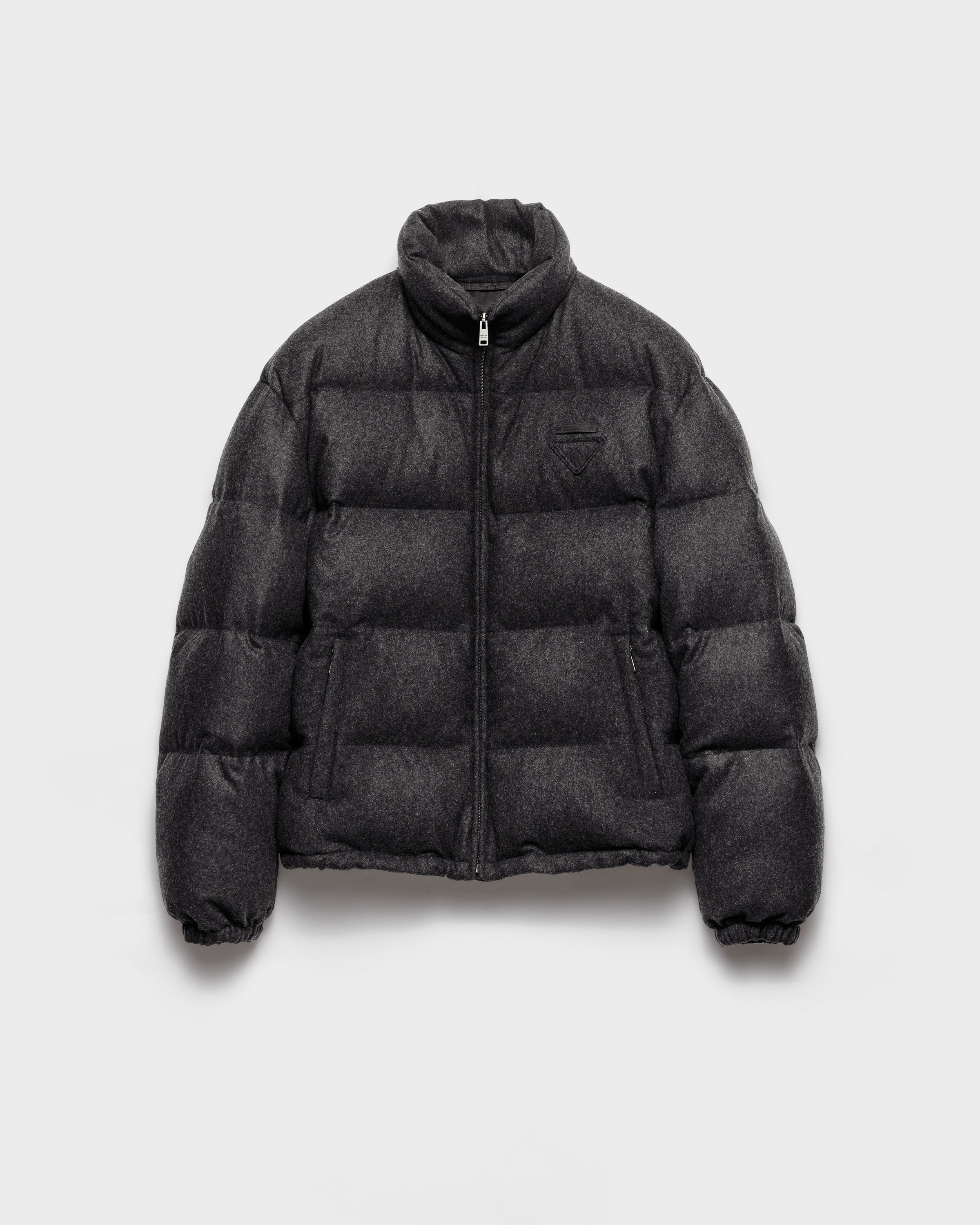 【早い物勝ち】秋冬に向けて⭐︎PRADA⭐︎プラダダウンジャケット・ダークグレー美品 PRADA プラダ セール 三角ロゴ フード ダウン コート SGH073 黒 (PRADA