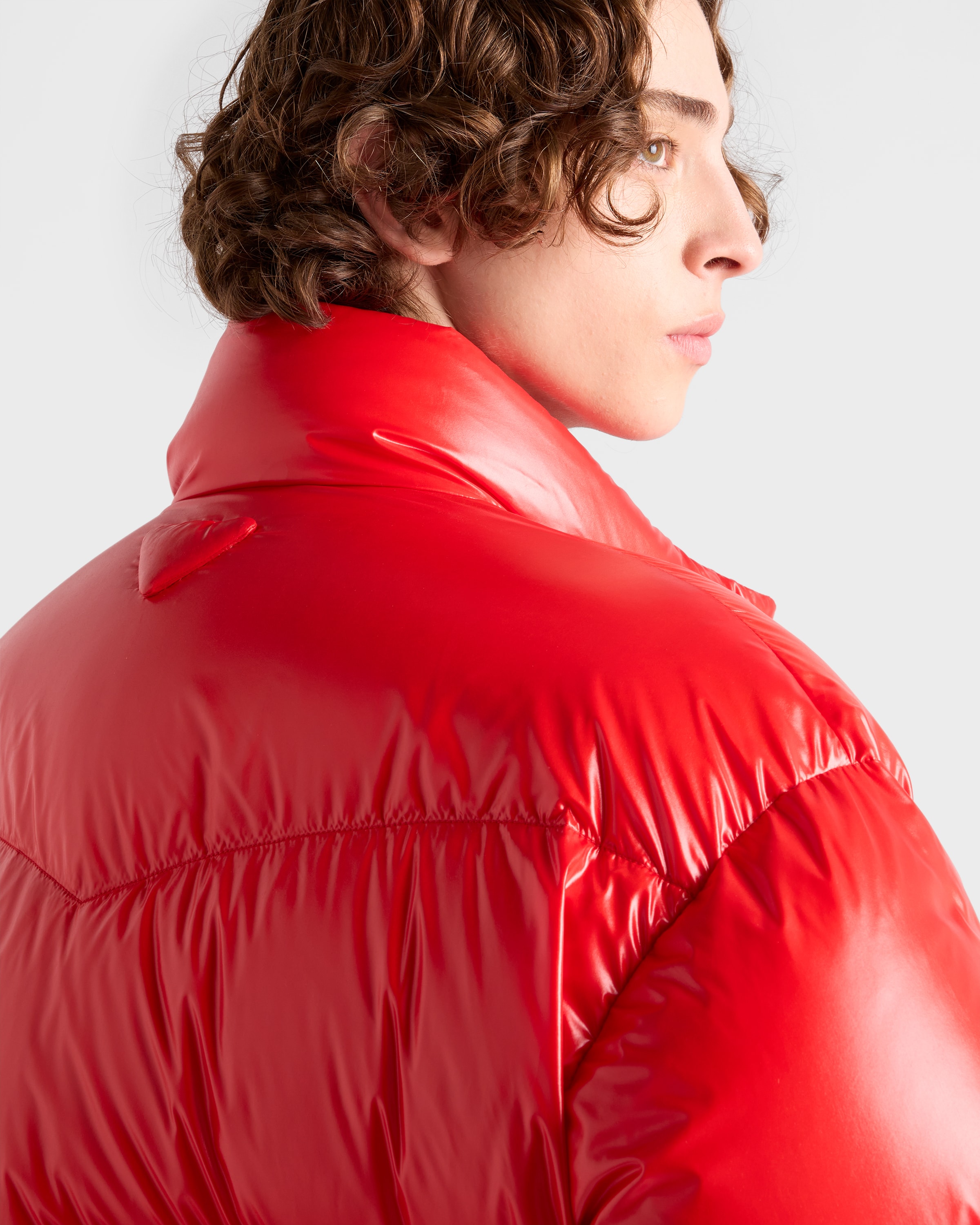 Prada Mittelschwere Daunenjacke Aus Re-nylon In Red