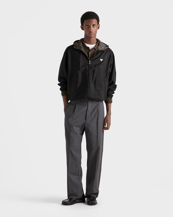 جاكيت من قماش الرينايلون - أسود/أخضر عسكري جاكيت من قماش الرينايلون - أسود/أخضر عسكري