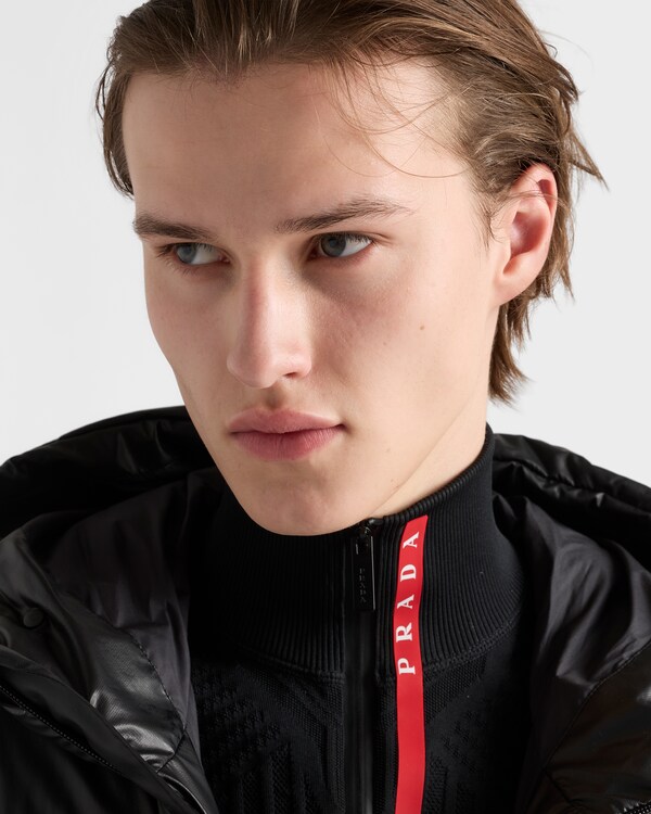 Rollkragenpullover aus Techno-Strick - Schwarz Rollkragenpullover aus Techno-Strick - Schwarz