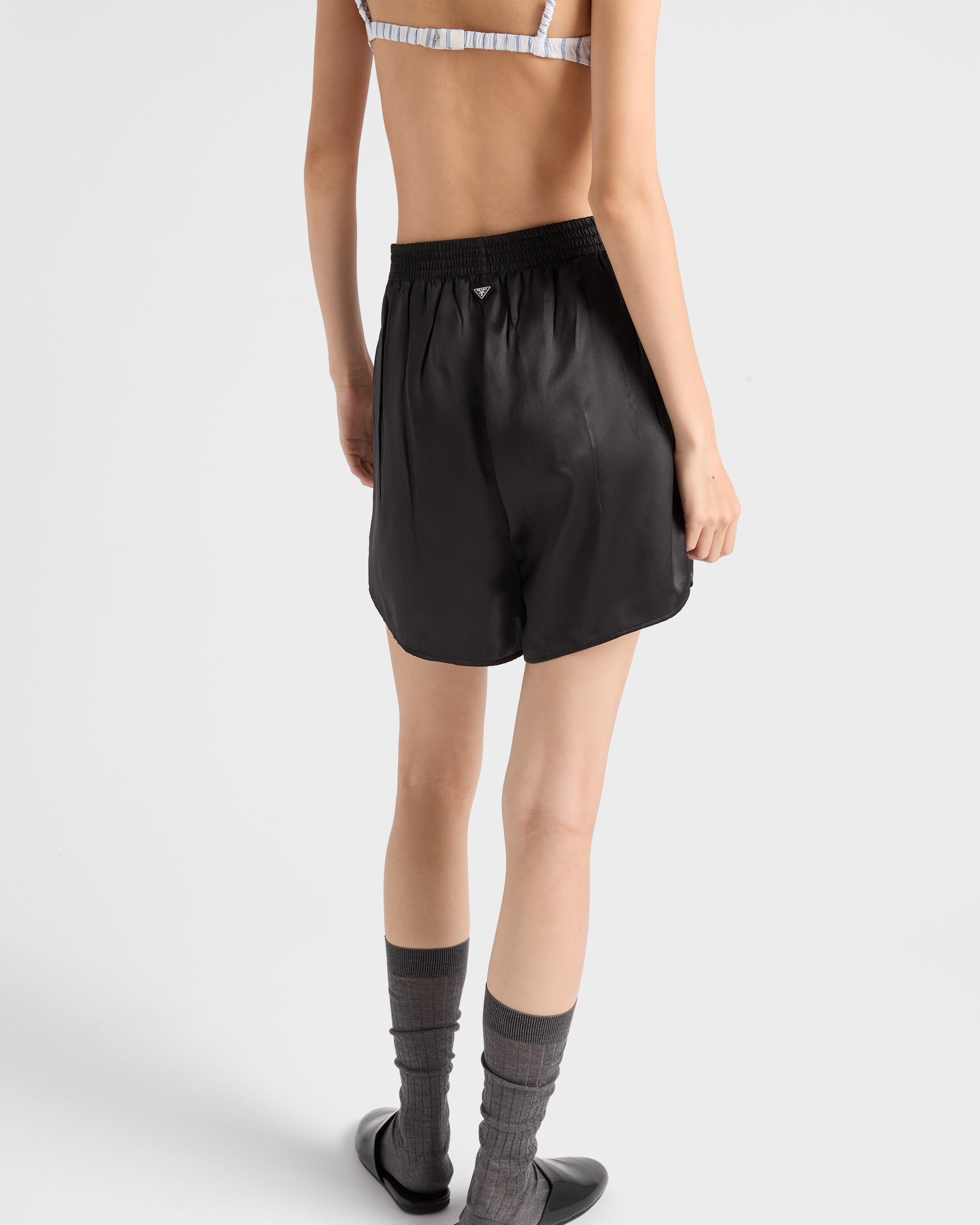 PRADAブラックショートパンツ ポケット付き美品❗️ PRADAブラックショートパンツ ポケット付き美品❗️