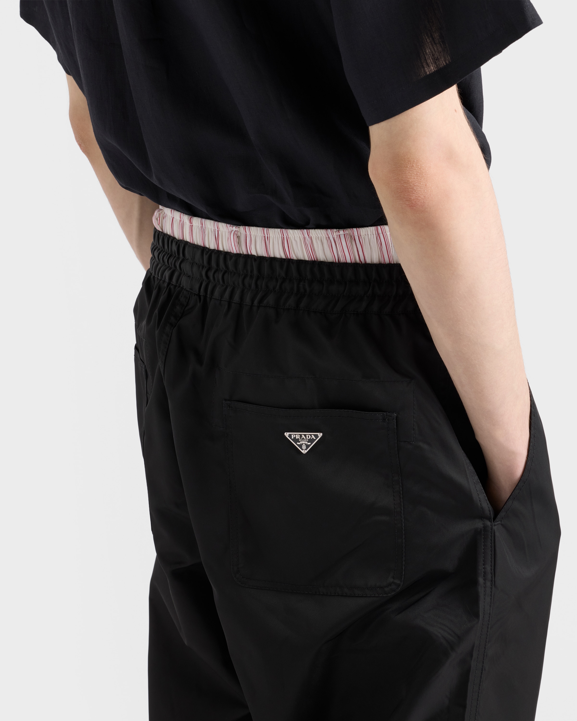 ブラック Re-nylon パンツ | PRADA - 日本
