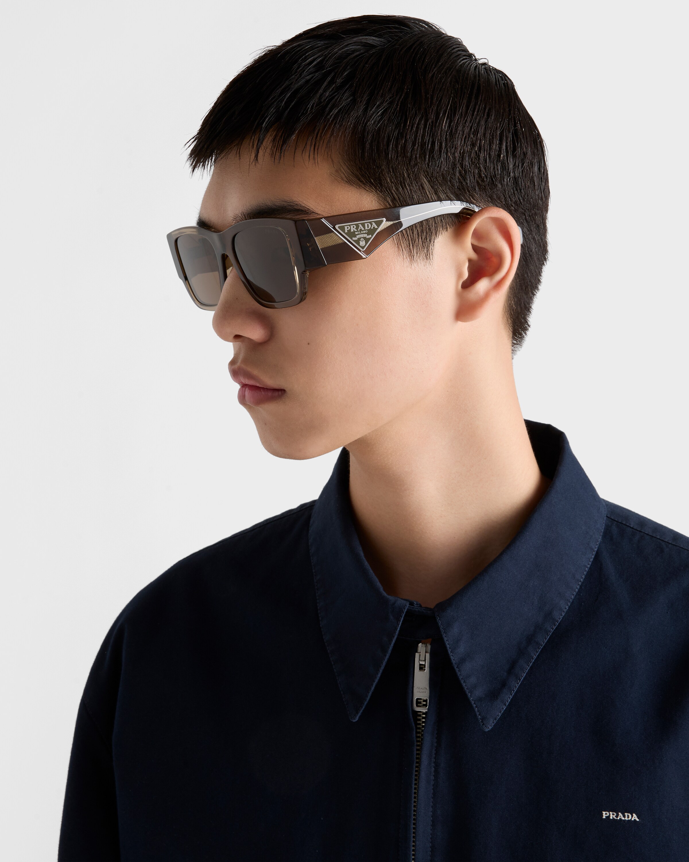 レンズカラー アース トライアングルロゴ サングラス | PRADA