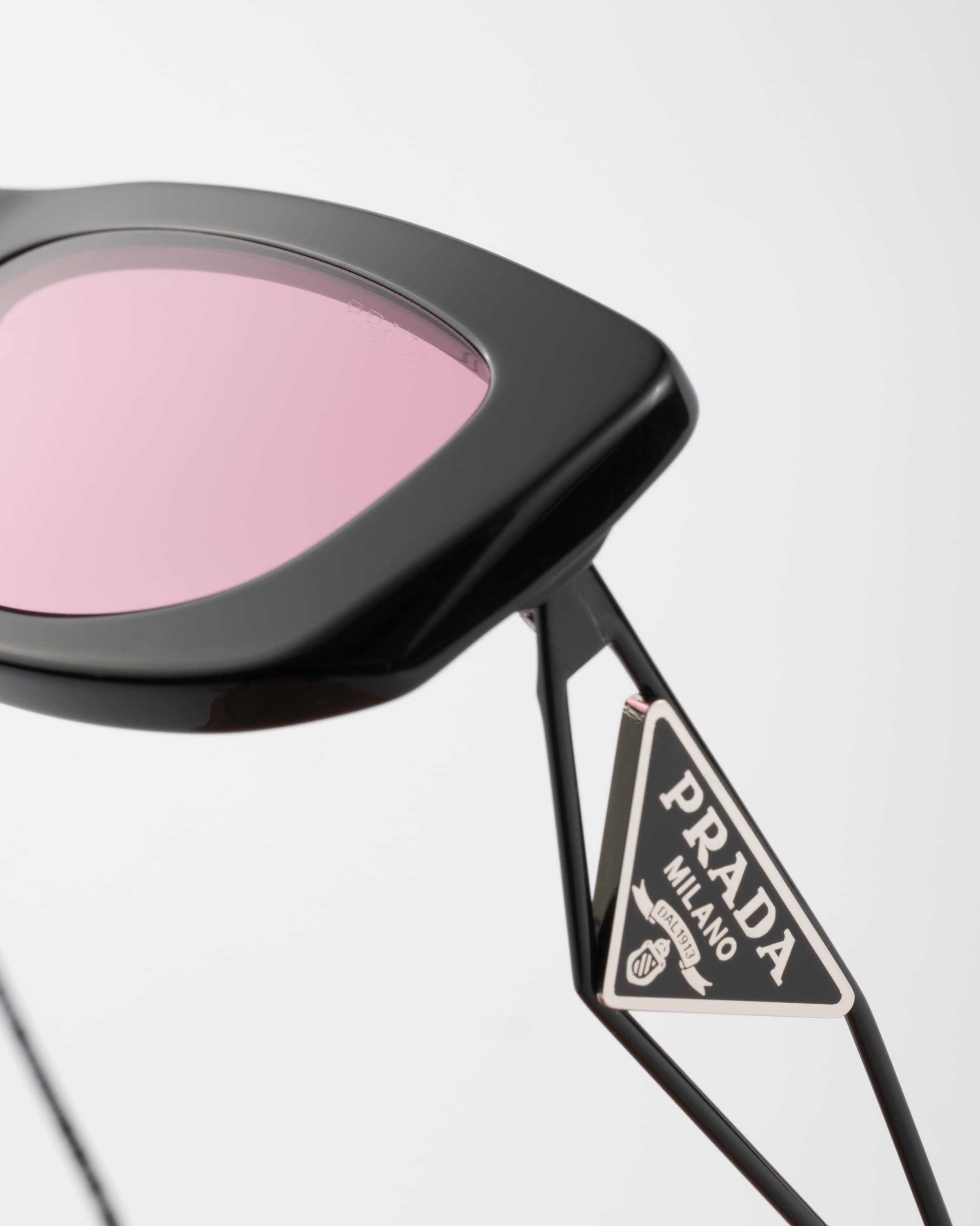 Strawberry lenses Sunglasses with triangle logo | PRADA