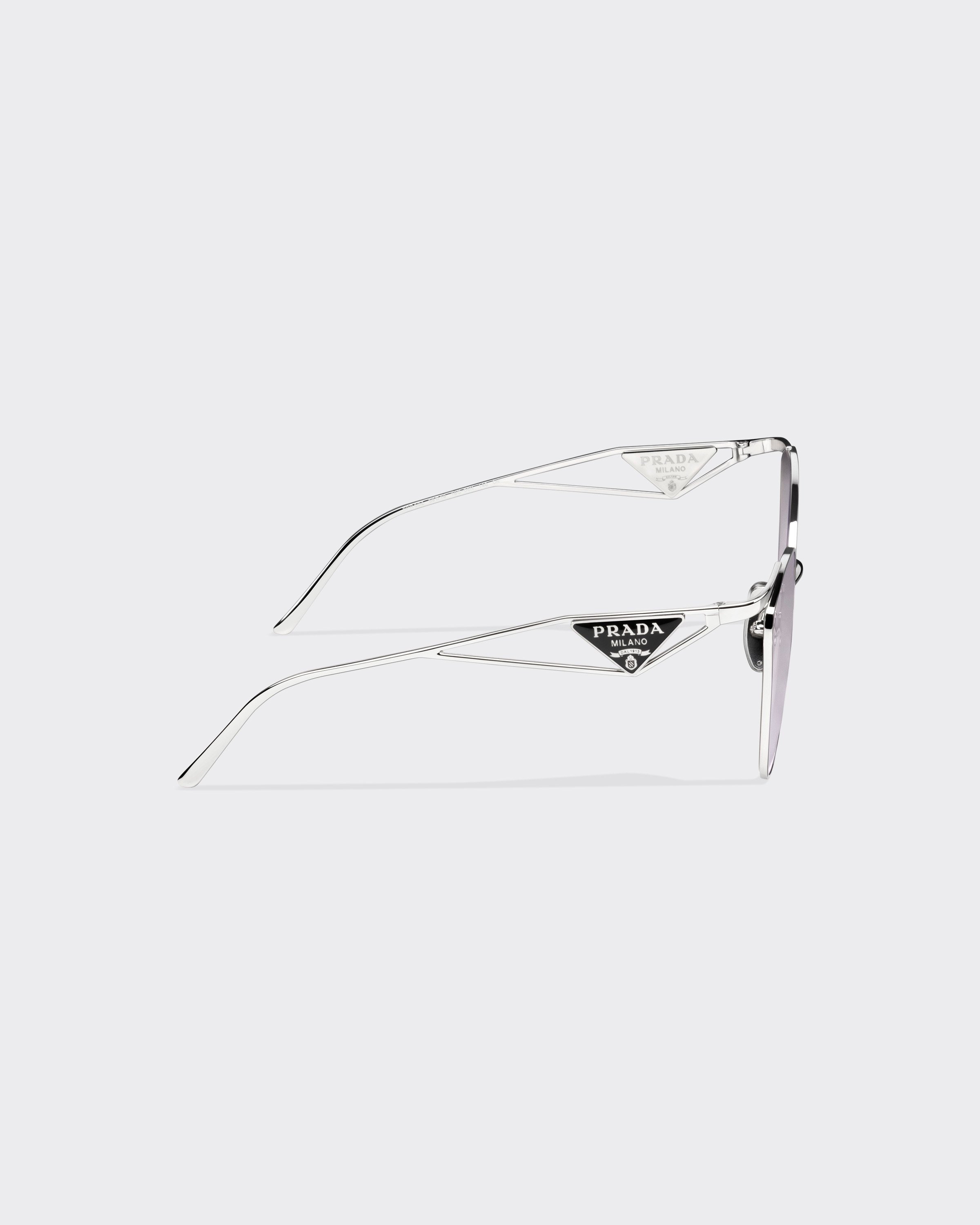 Sunglasses with triangle logo
