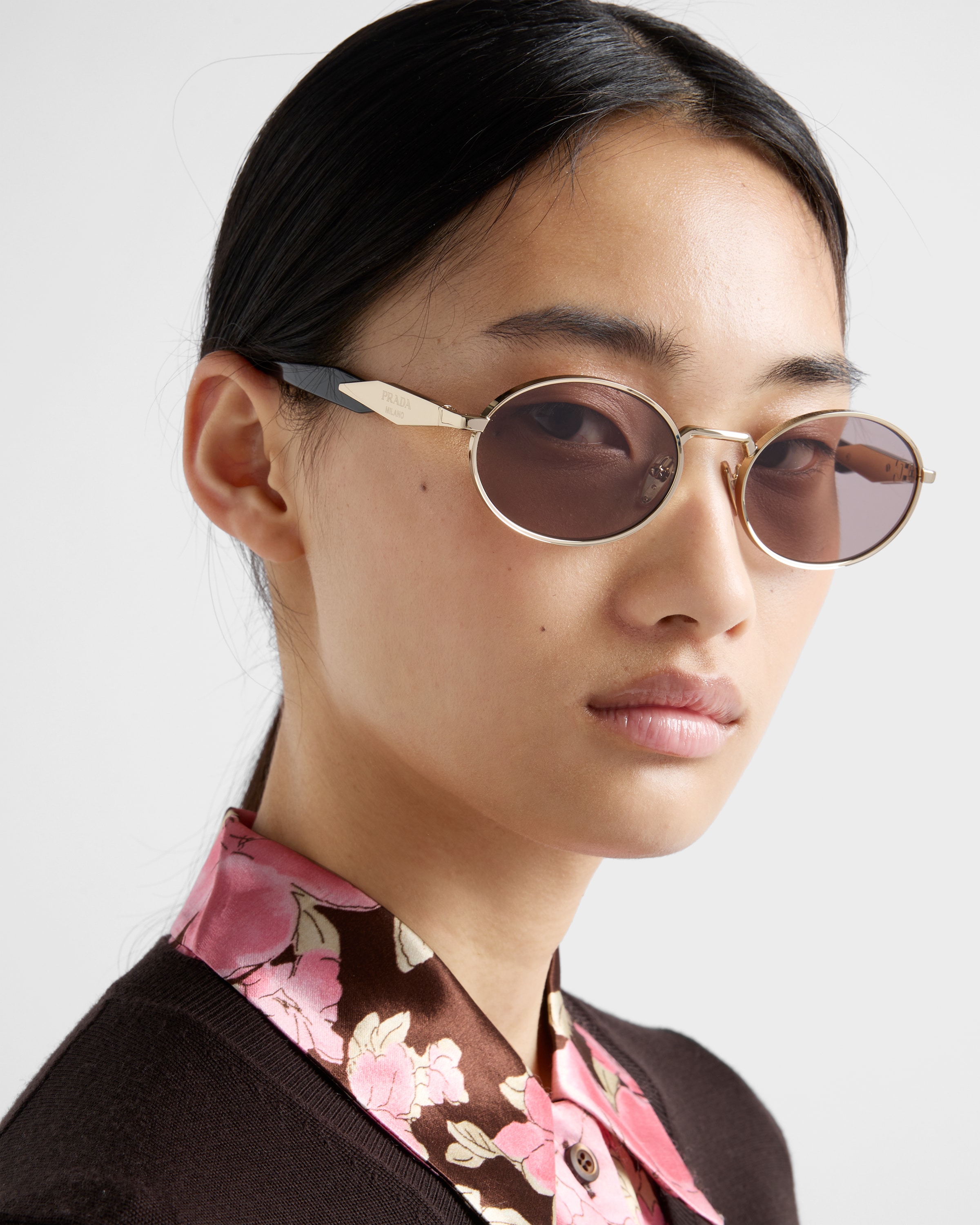 モーブレンズ プラダ アイウェアコレクション サングラス | PRADA - 日本