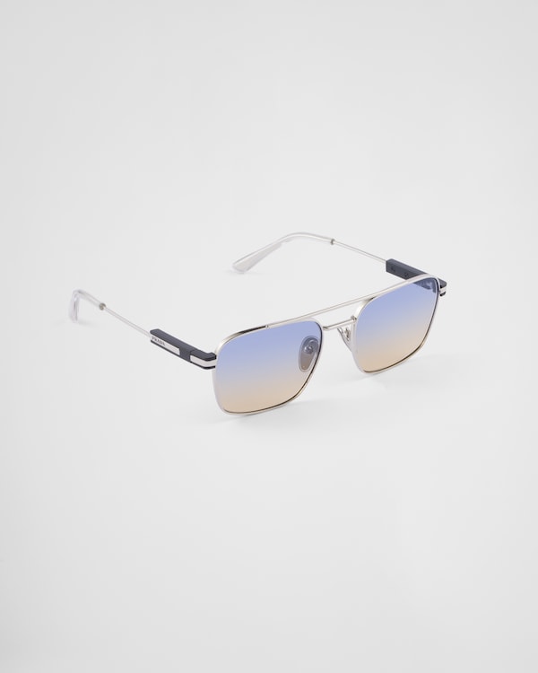 Occhiali da sole con Iconica Placca in metallo Occhiali da sole con Iconica Placca in metallo