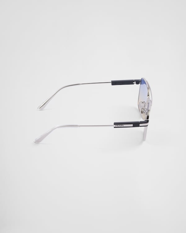 Occhiali da sole con Iconica Placca in metallo Occhiali da sole con Iconica Placca in metallo