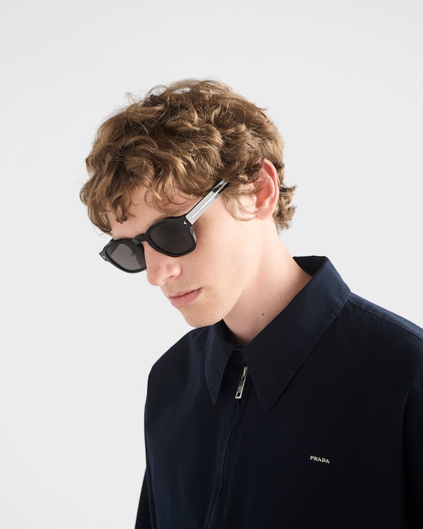 Sunglasses with the iconic metal plaque Sunglasses with the iconic metal plaque