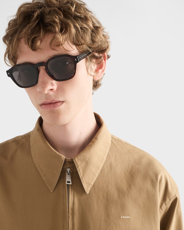 Sunglasses with the iconic metal plaque - Lenses Ardesia Crist Sunglasses with the iconic metal plaque - Lenses Ardesia Crist