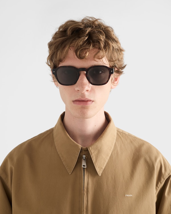 Sunglasses with the iconic metal plaque - Lenses Ardesia Crist Sunglasses with the iconic metal plaque - Lenses Ardesia Crist