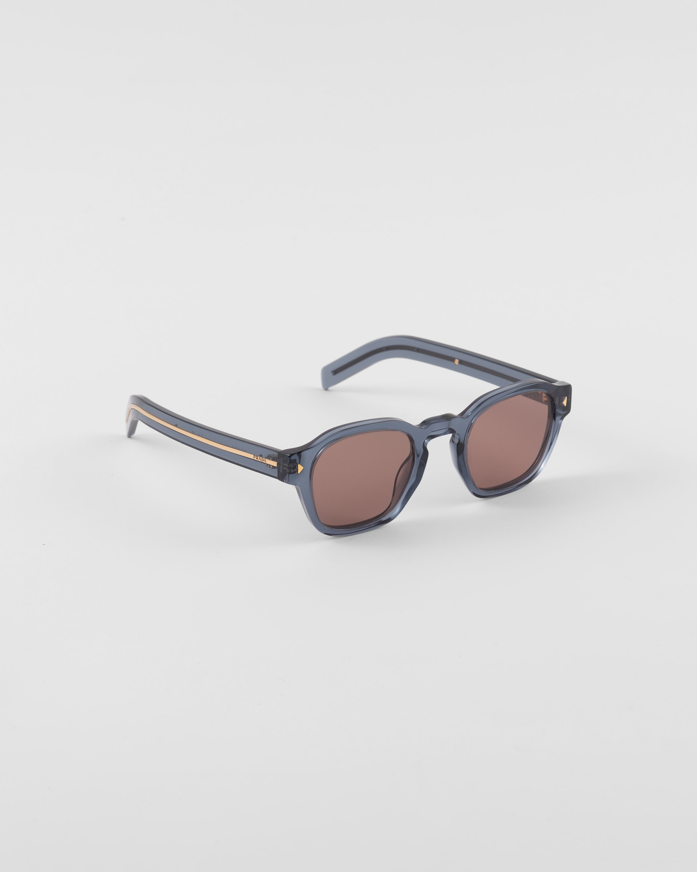 プラダ　サングラス（ブラウン） Prada Eyewear triangle-logo Sunglasses | Brown | FARFETCH