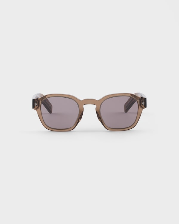 Sunglasses with the iconic metal plaque - Crystal Maroon Lenses Sunglasses with the iconic metal plaque - Crystal Maroon Lenses