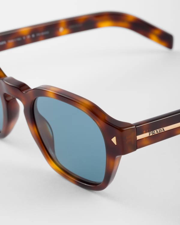 Lunettes de soleil avec plaque en métal iconique - Verres Turquoise Lunettes de soleil avec plaque en métal iconique - Verres Turquoise