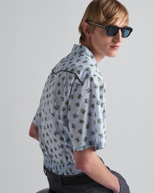 Sunglasses with iconic metal plaque Sunglasses with iconic metal plaque