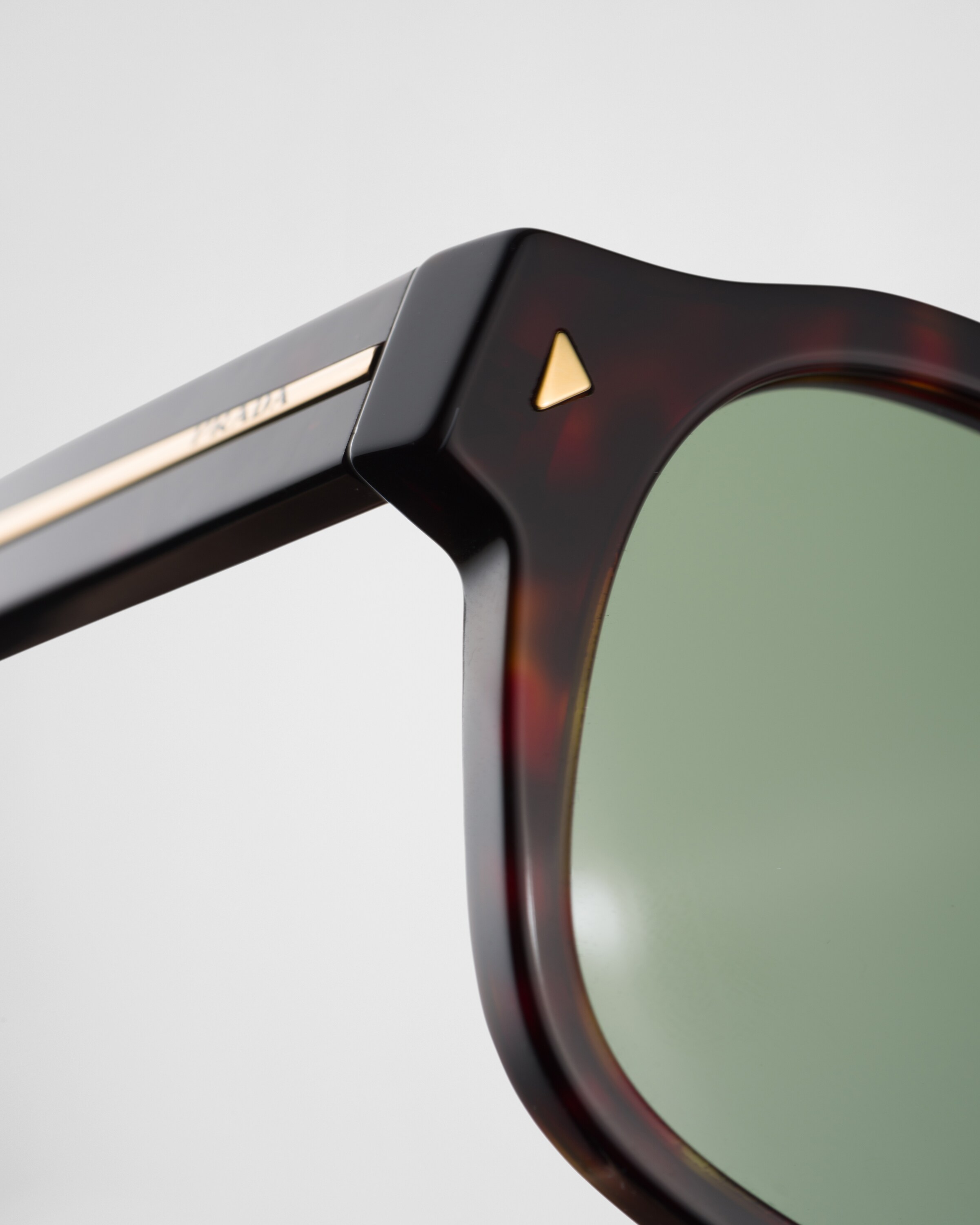 【PRADA】アイコンメタルプラーク付 サングラス★ライトグリーン ウィローグリーンレンズ メタルプラーク サングラス | PRADA