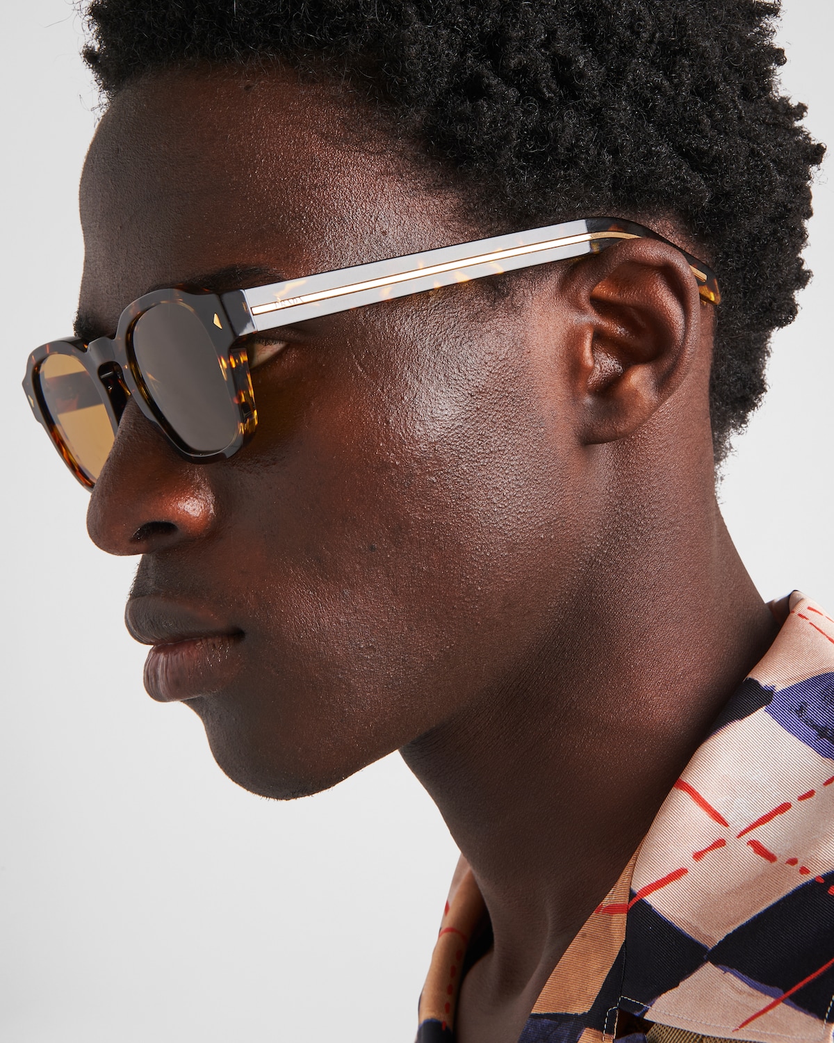 Honey lenses sunglasses with iconic metal plaque prada