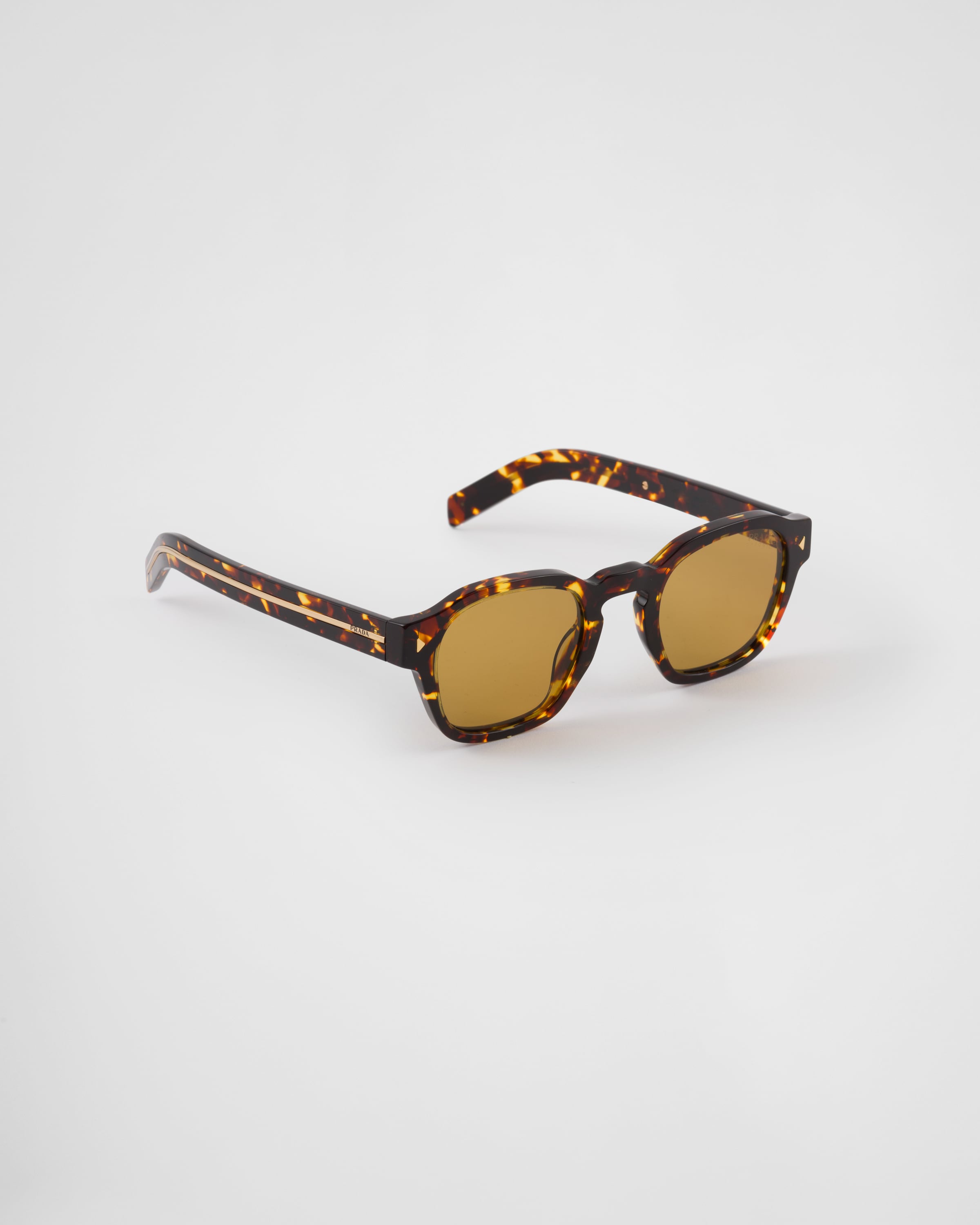 Prada Sonnenbrille Mit Ikonischer Plakette Aus Metall In Honigfarbene Gläser