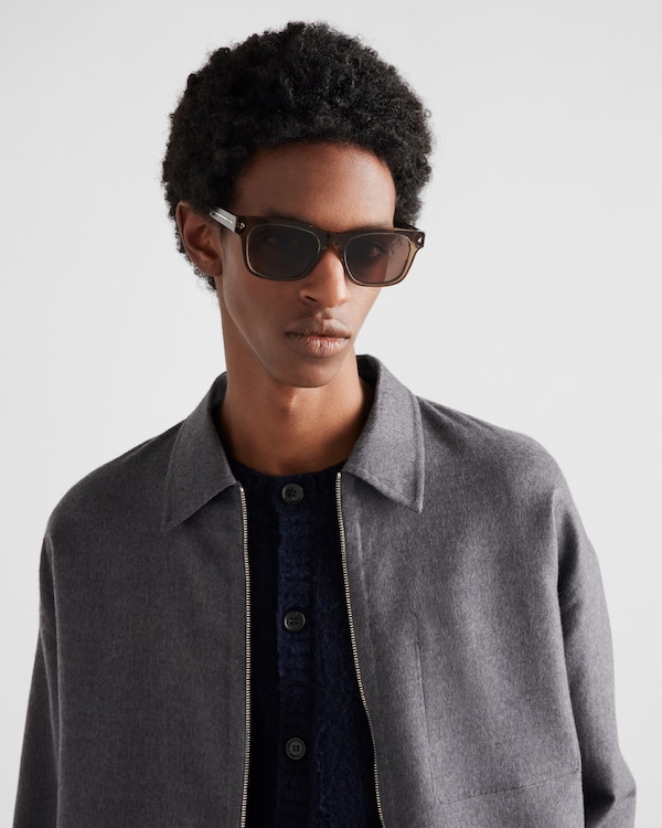 Sunglasses with the iconic metal plaque Sunglasses with the iconic metal plaque