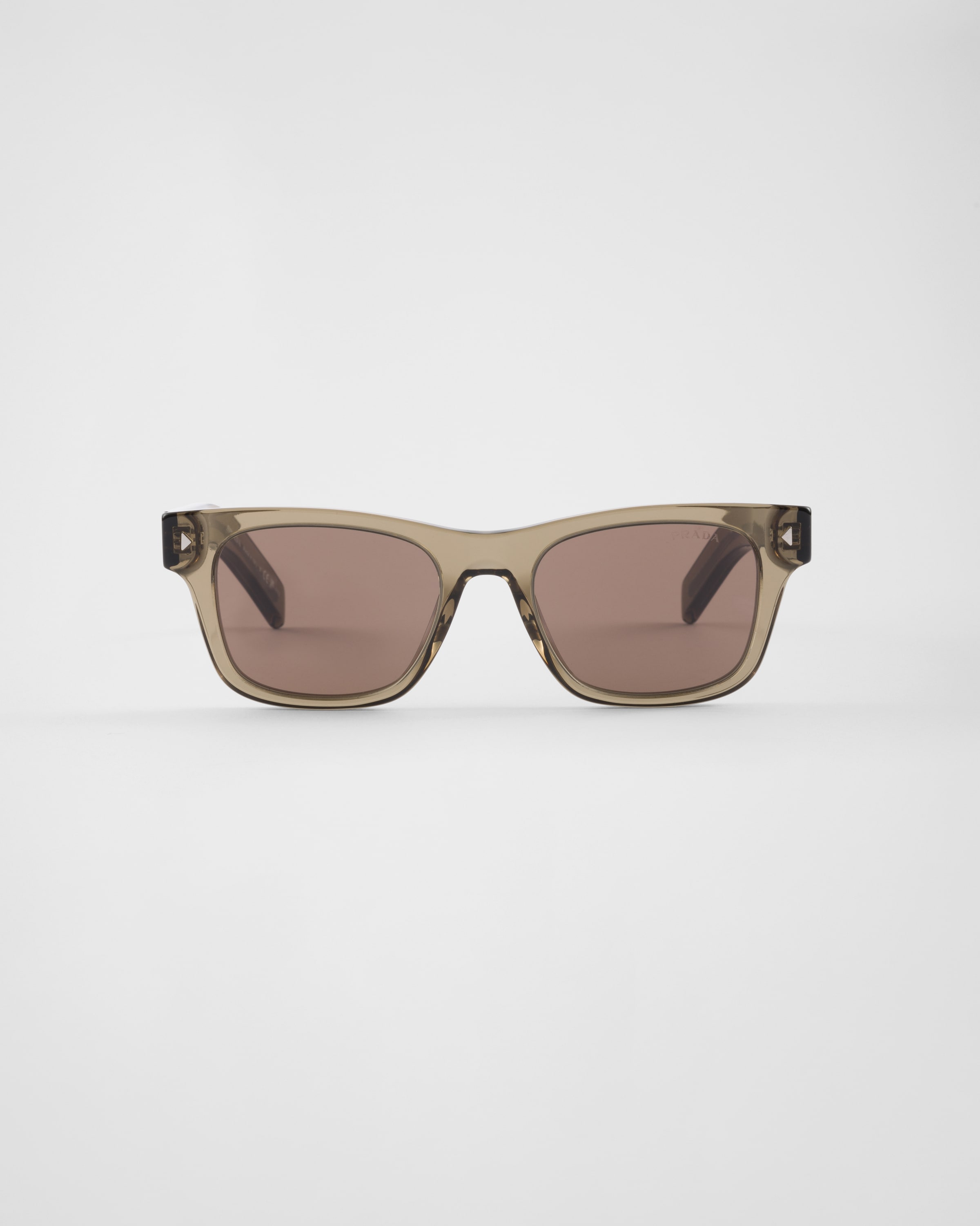 Prada Sonnenbrille Mit Der Ikonischen Plakette Aus Metall In Walnut Brown Lenses
