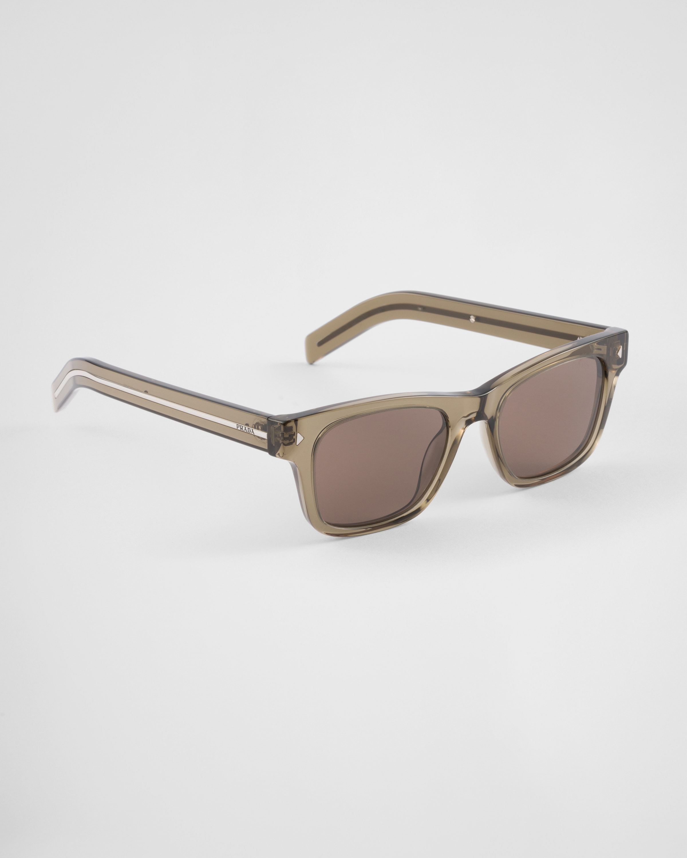 Prada Sonnenbrille Mit Der Ikonischen Plakette Aus Metall In Walnut Brown Lenses