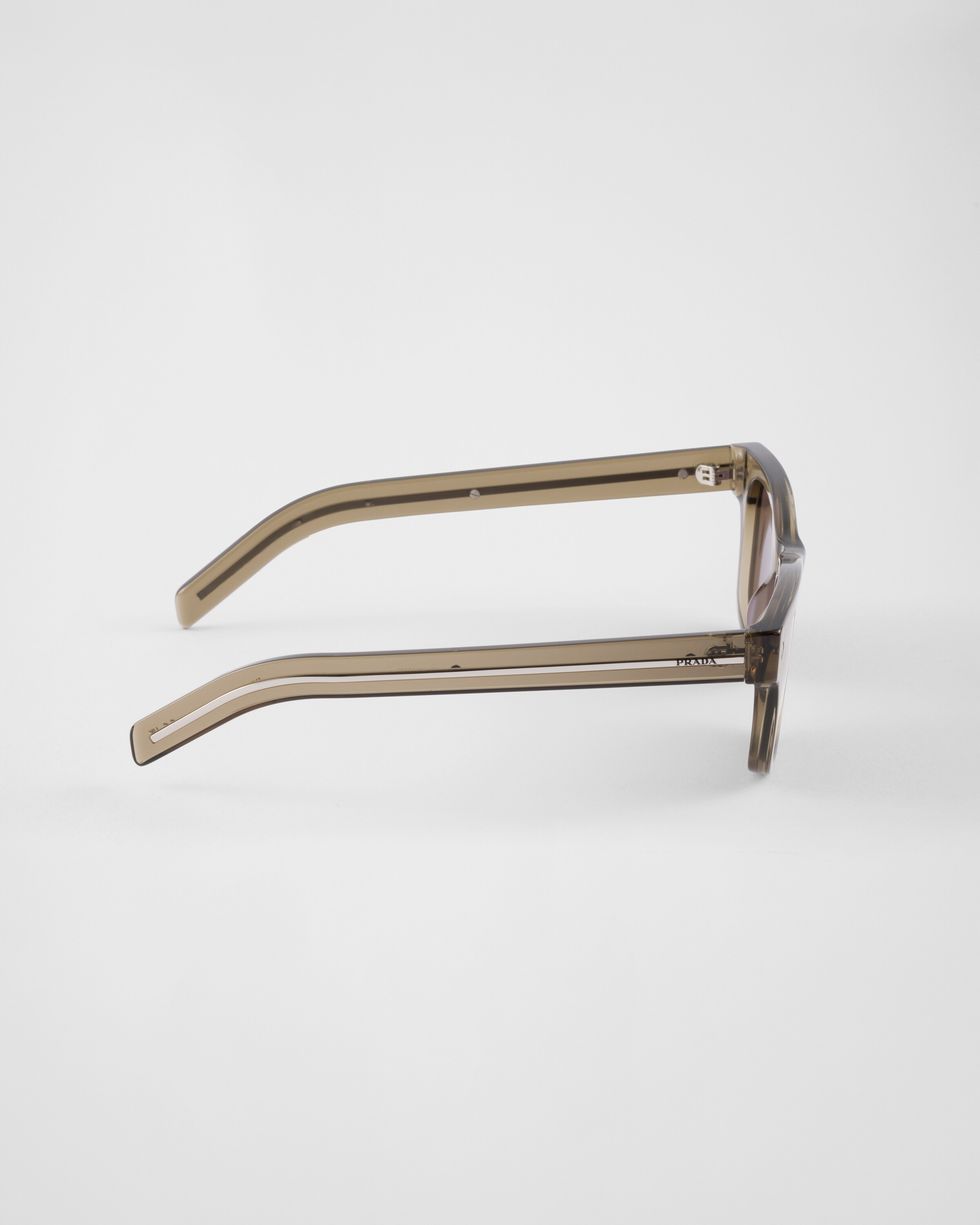 Prada Sonnenbrille Mit Der Ikonischen Plakette Aus Metall In Walnut Brown Lenses