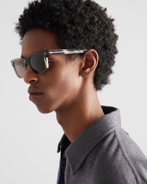 Sunglasses with the iconic metal plaque Sunglasses with the iconic metal plaque