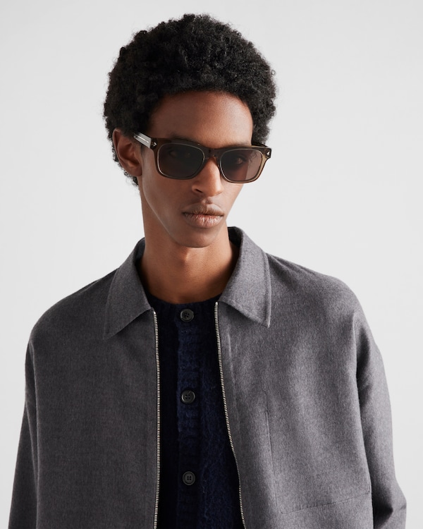 Sunglasses with the iconic metal plaque Sunglasses with the iconic metal plaque