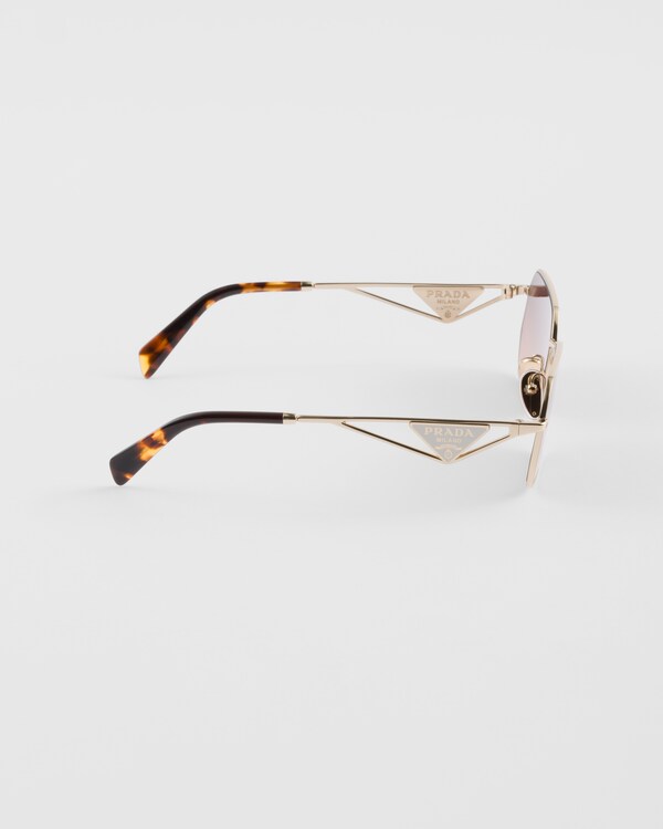 Sonnenbrille mit Prada Triangolo-Logo Sonnenbrille mit Prada Triangolo-Logo