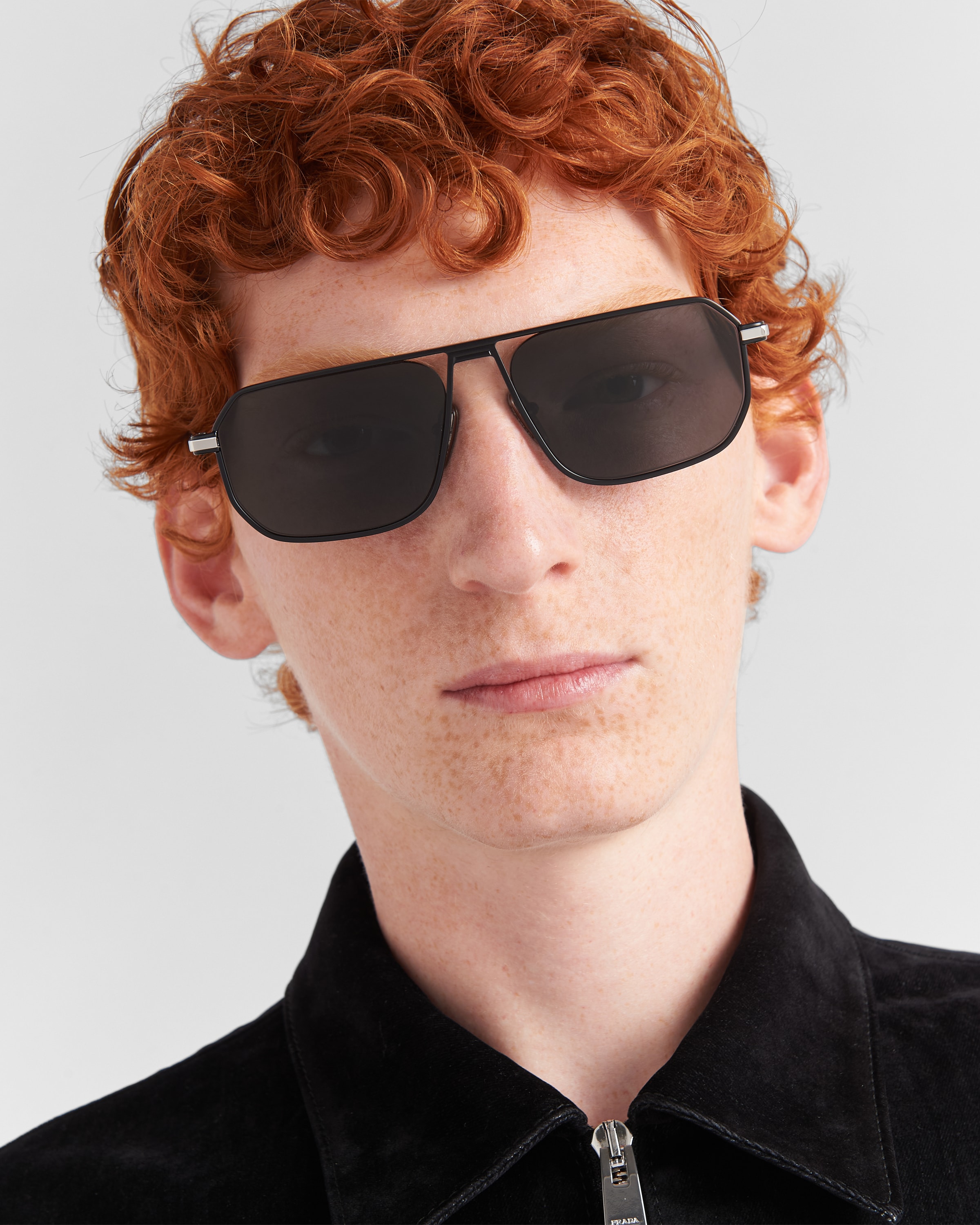 【関税送料込】プラダ アイコニックなプラークメタルサングラス* 中古・古着通販】PRADA (プラダ) アイコニックメタルプラーク