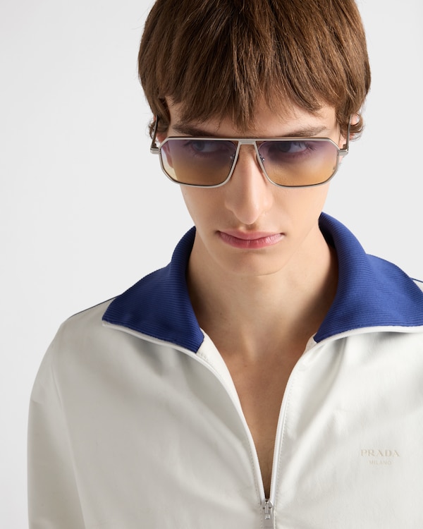 Sunglasses with the iconic metal plaque Sunglasses with the iconic metal plaque