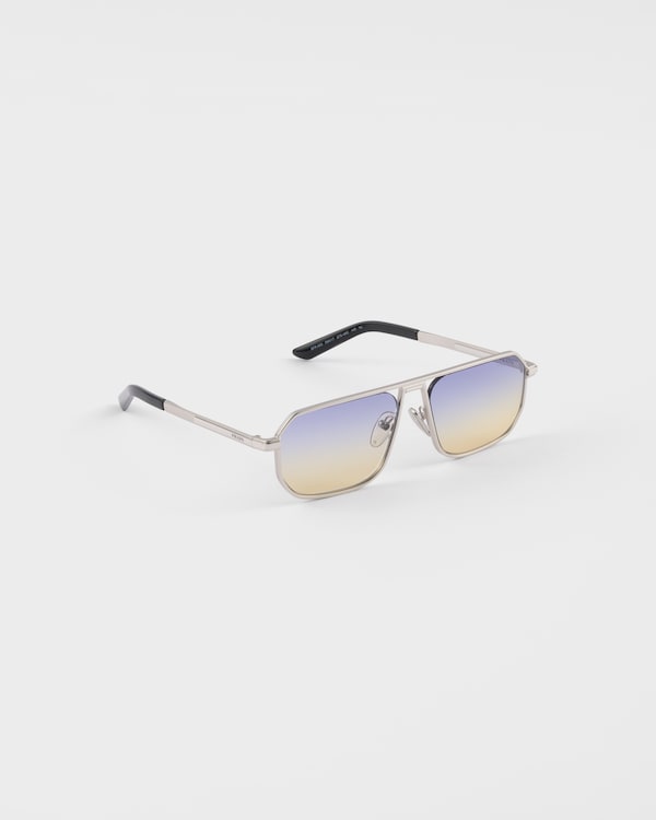 Sunglasses with the iconic metal plaque Sunglasses with the iconic metal plaque