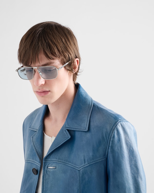 Sunglasses with the iconic metal plaque Sunglasses with the iconic metal plaque