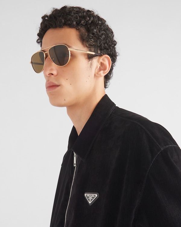 Sunglasses with iconic metal plaque Sunglasses with iconic metal plaque