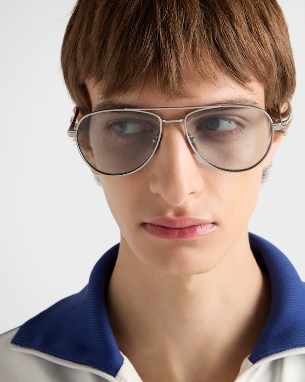 Sunglasses with the iconic metal plaque Sunglasses with the iconic metal plaque