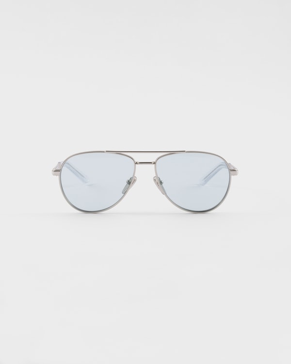 PRADA プラダ サングラス アイコニックなメタルプレート付 cq5dam.web.hebebed.600.600.jpg