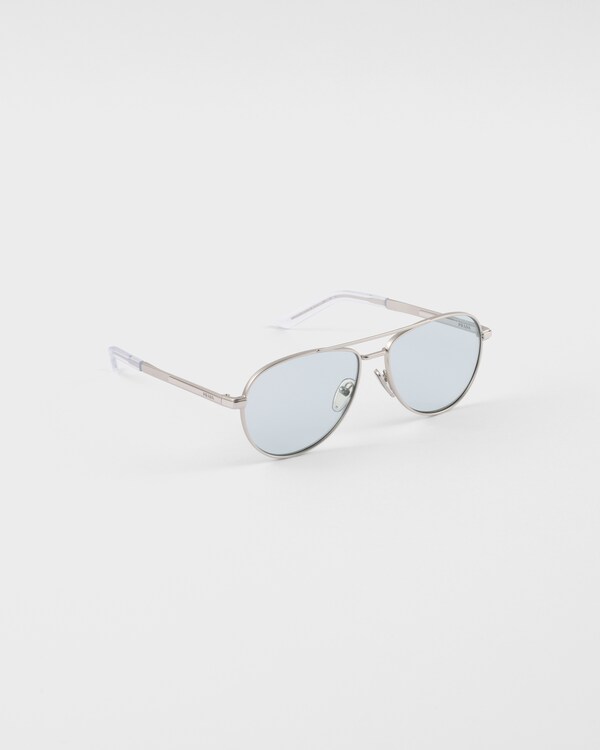 Sunglasses with the iconic metal plaque Sunglasses with the iconic metal plaque