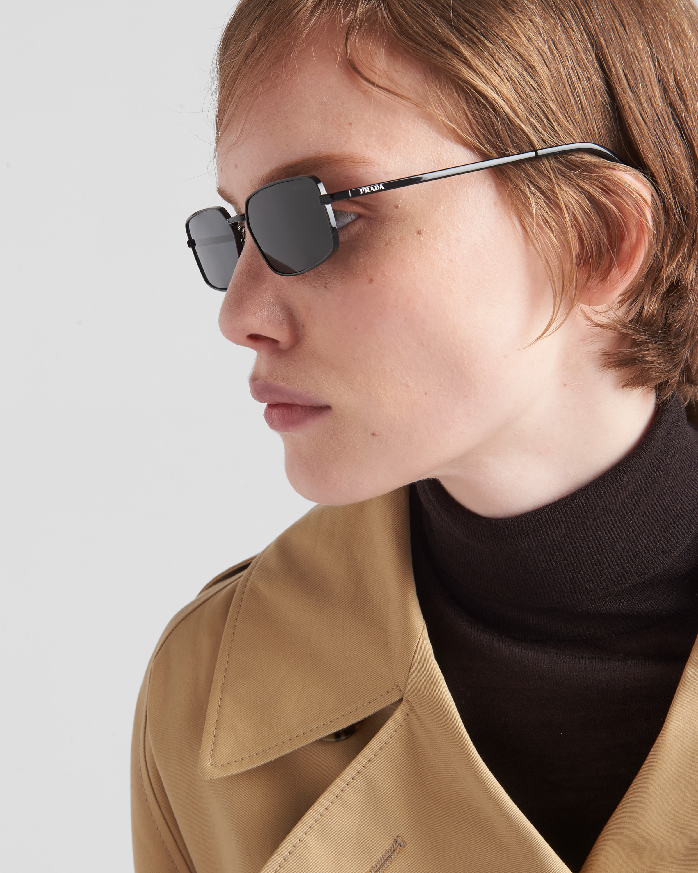 PRADA レクタンクルフレムサンクラス SPRA60S 70E010 PRADA レクタンクルフレムサンクラス SPRA60S 70E010 Prada SPR