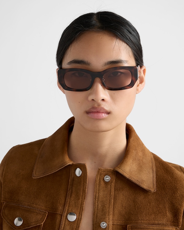 نظارة شمسية مزينة بلوغو برادا - عدسات زجاجية ماهوغوني نظارة شمسية مزينة بلوغو برادا - عدسات زجاجية ماهوغوني