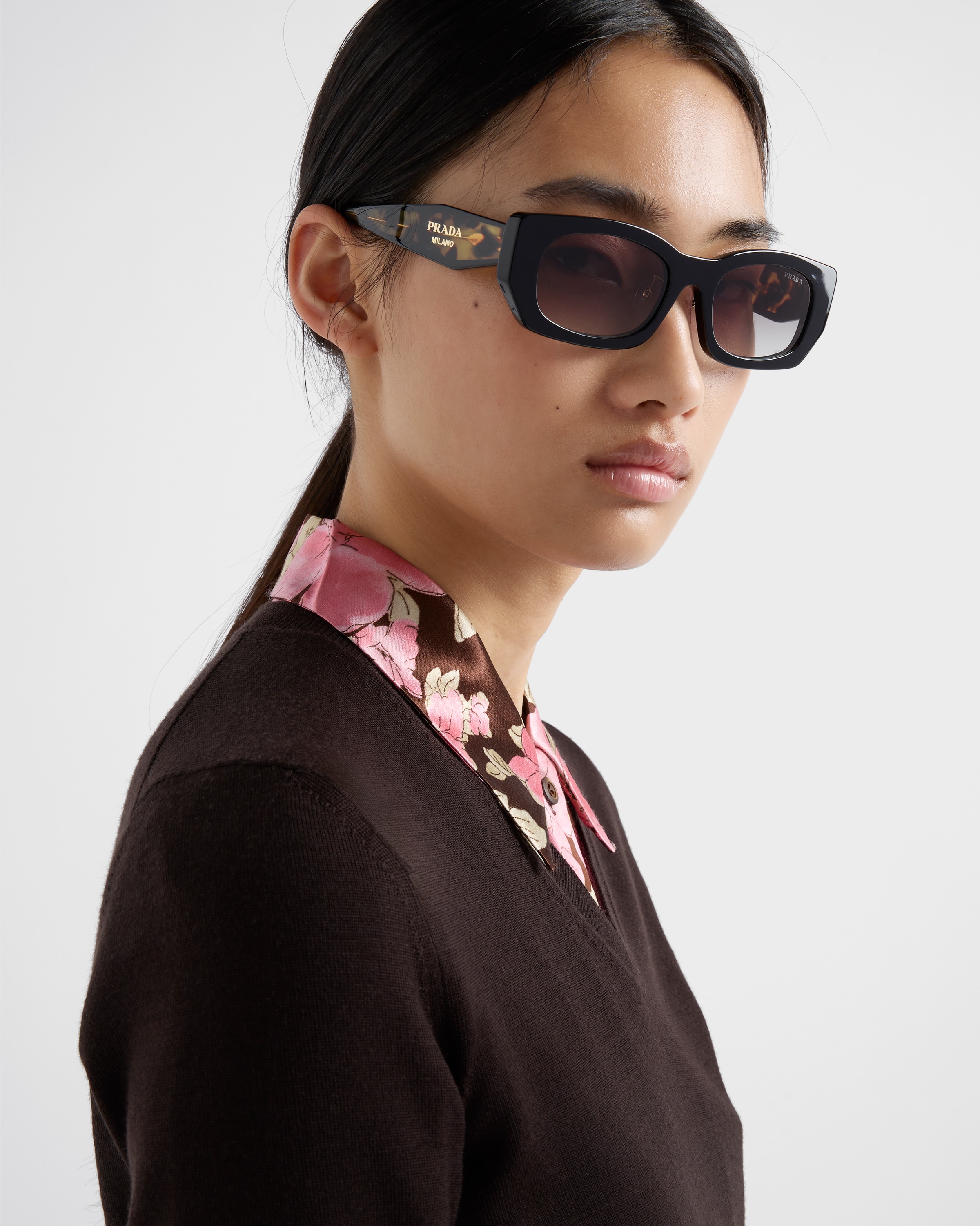 グレー グラデーションレンズ プラダロゴ サングラス | PRADA