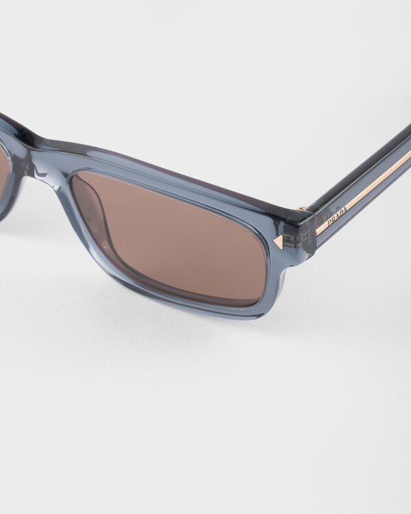 Sunglasses with the iconic metal plaque - Bark Brown Sunglasses with the iconic metal plaque - Bark Brown